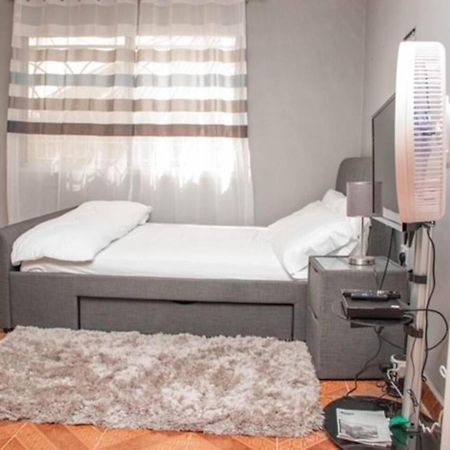 Fully Aircondition 3Bed Villa- A C- Wifi- Hotwater Freetown Exterior foto