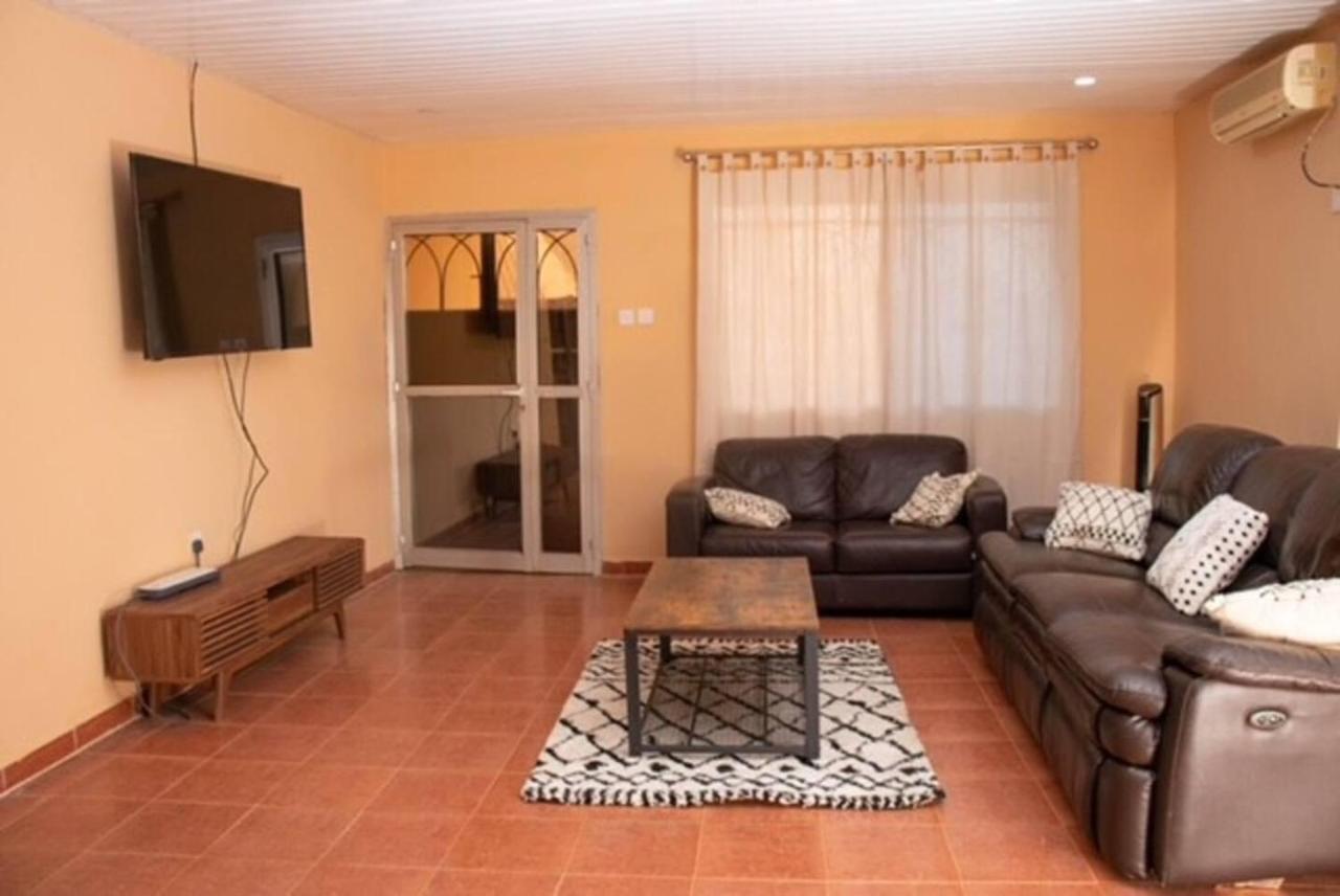 Fully Aircondition 3Bed Villa- A C- Wifi- Hotwater Freetown Exterior foto