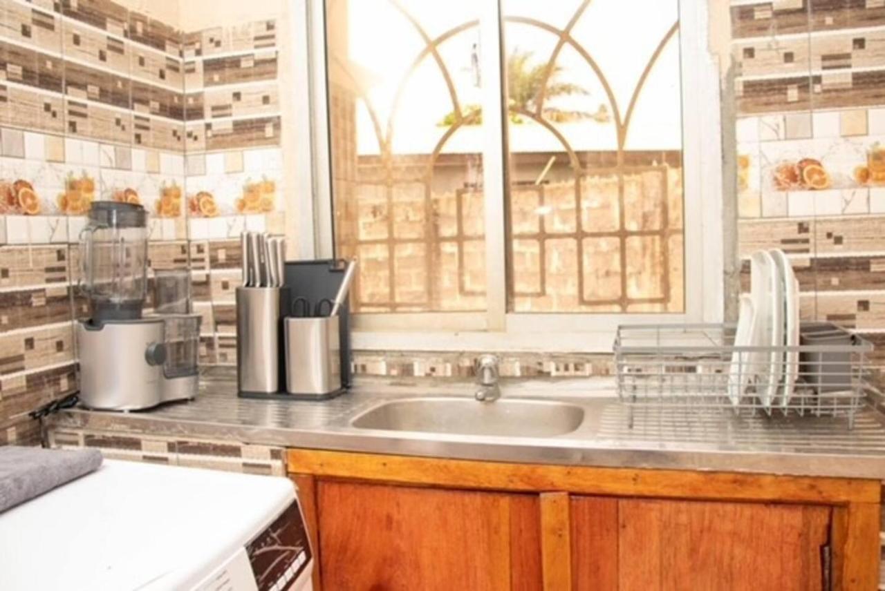 Fully Aircondition 3Bed Villa- A C- Wifi- Hotwater Freetown Exterior foto