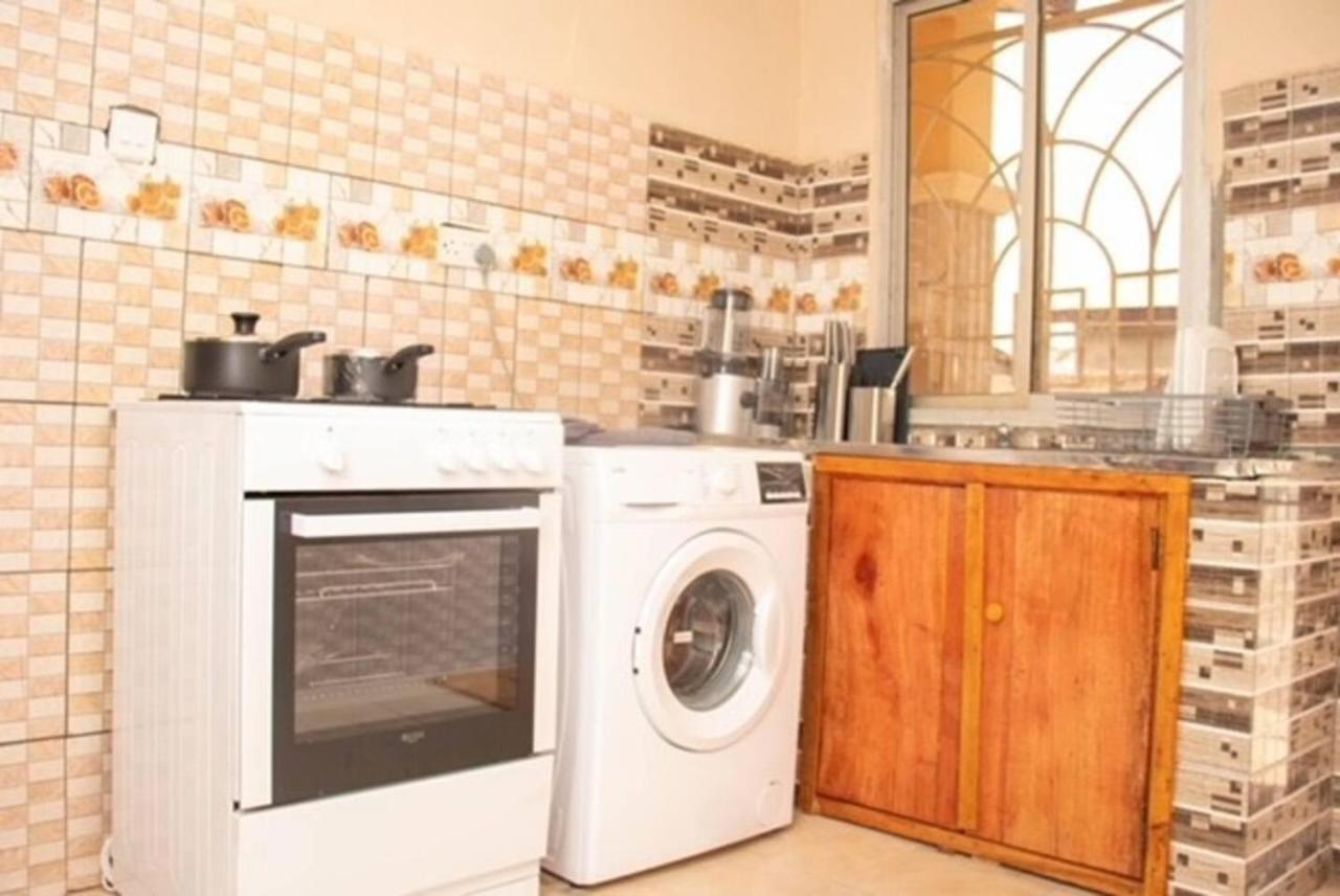Fully Aircondition 3Bed Villa- A C- Wifi- Hotwater Freetown Exterior foto