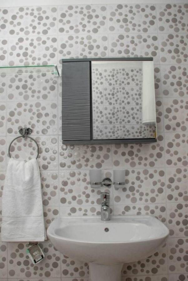 Fully Aircondition 3Bed Villa- A C- Wifi- Hotwater Freetown Exterior foto