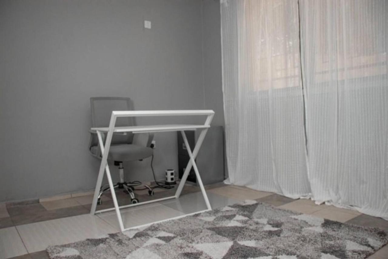 Fully Aircondition 3Bed Villa- A C- Wifi- Hotwater Freetown Exterior foto