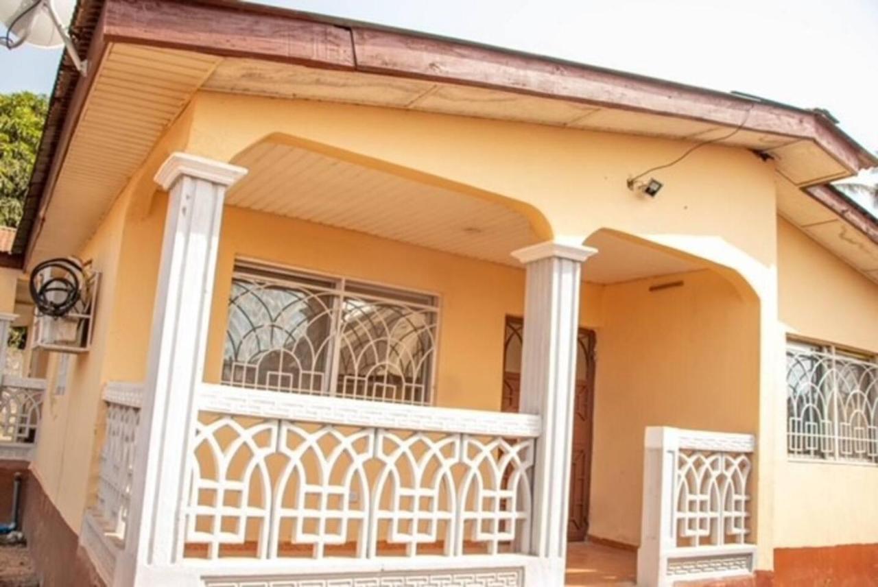Fully Aircondition 3Bed Villa- A C- Wifi- Hotwater Freetown Exterior foto