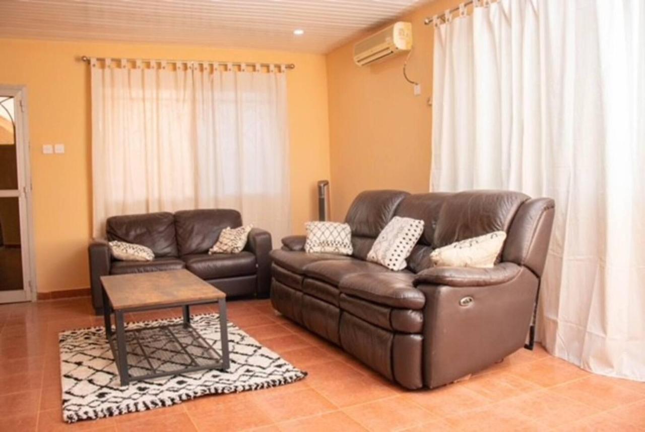 Fully Aircondition 3Bed Villa- A C- Wifi- Hotwater Freetown Exterior foto
