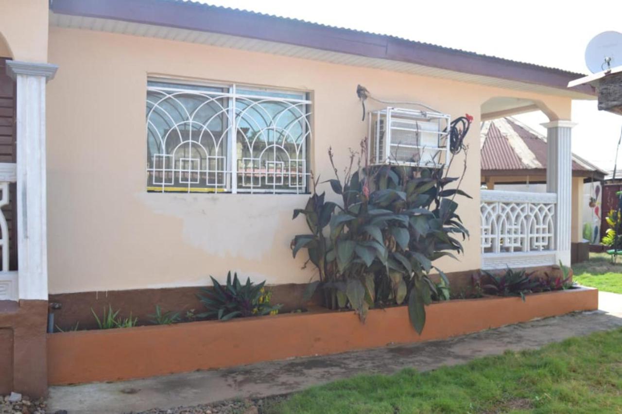 Fully Aircondition 3Bed Villa- A C- Wifi- Hotwater Freetown Exterior foto