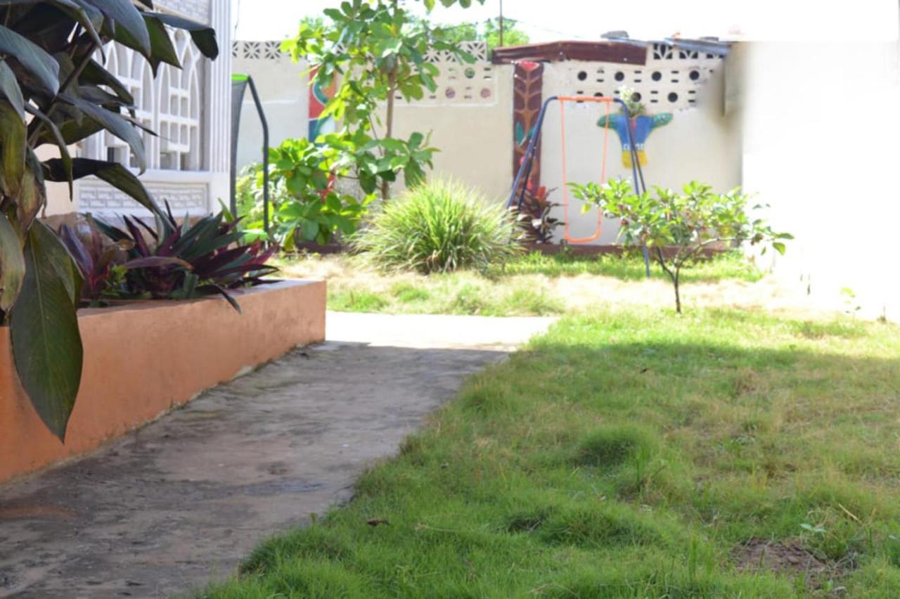 Fully Aircondition 3Bed Villa- A C- Wifi- Hotwater Freetown Exterior foto