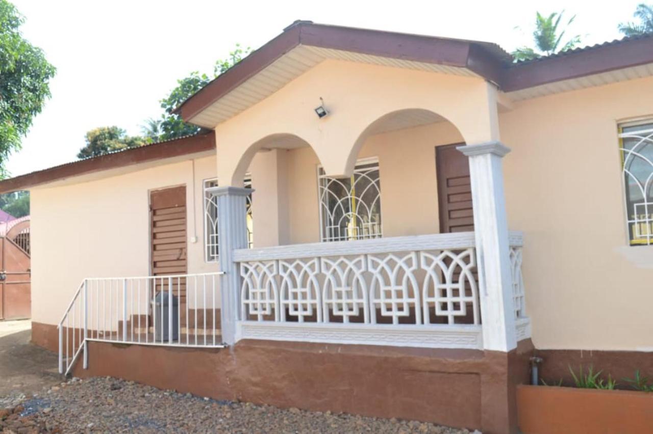 Fully Aircondition 3Bed Villa- A C- Wifi- Hotwater Freetown Exterior foto
