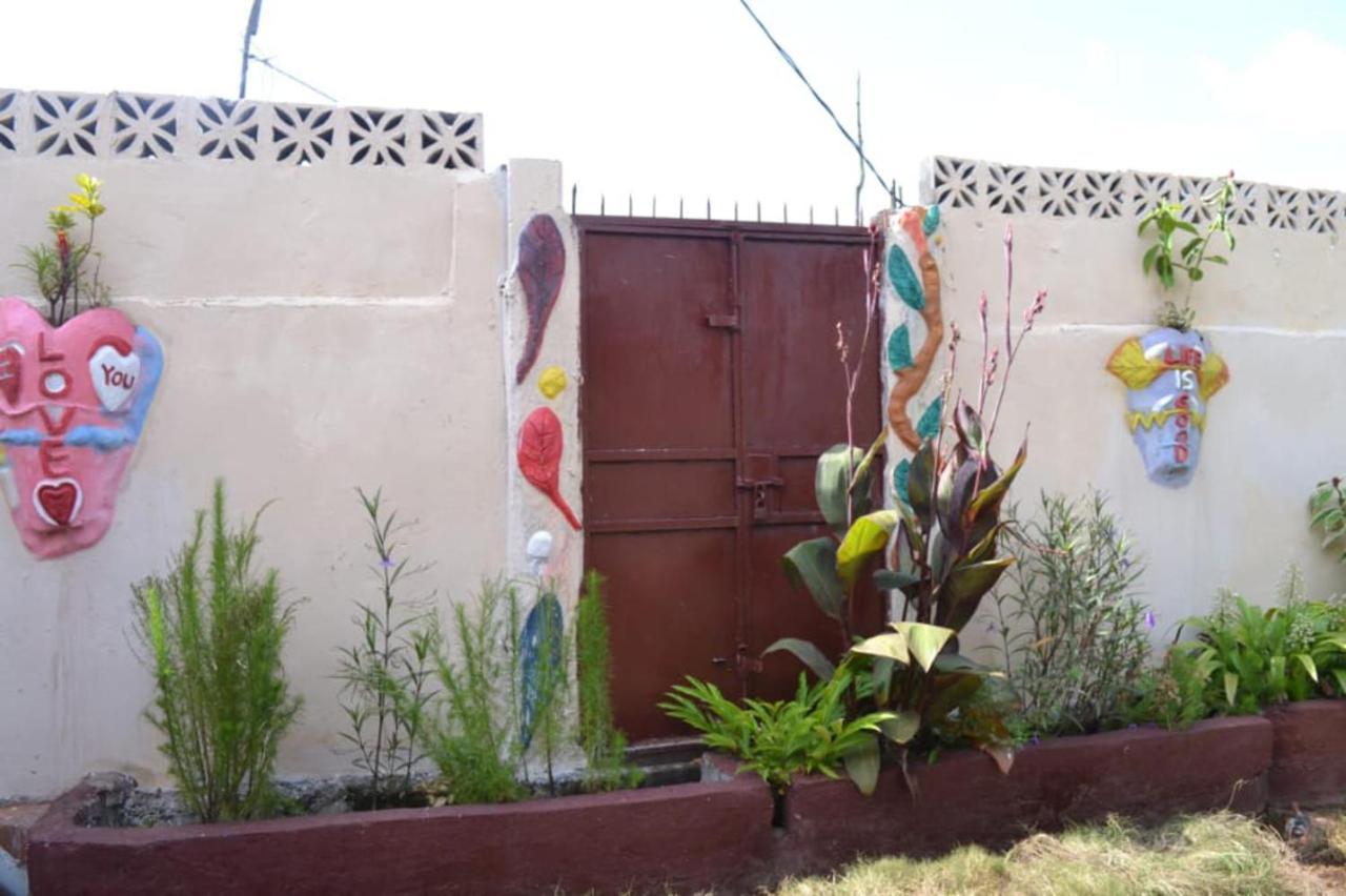 Fully Aircondition 3Bed Villa- A C- Wifi- Hotwater Freetown Exterior foto